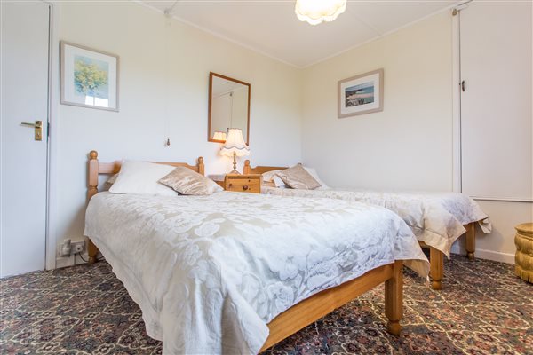 FARMHOUSE TWIN BEDROOM